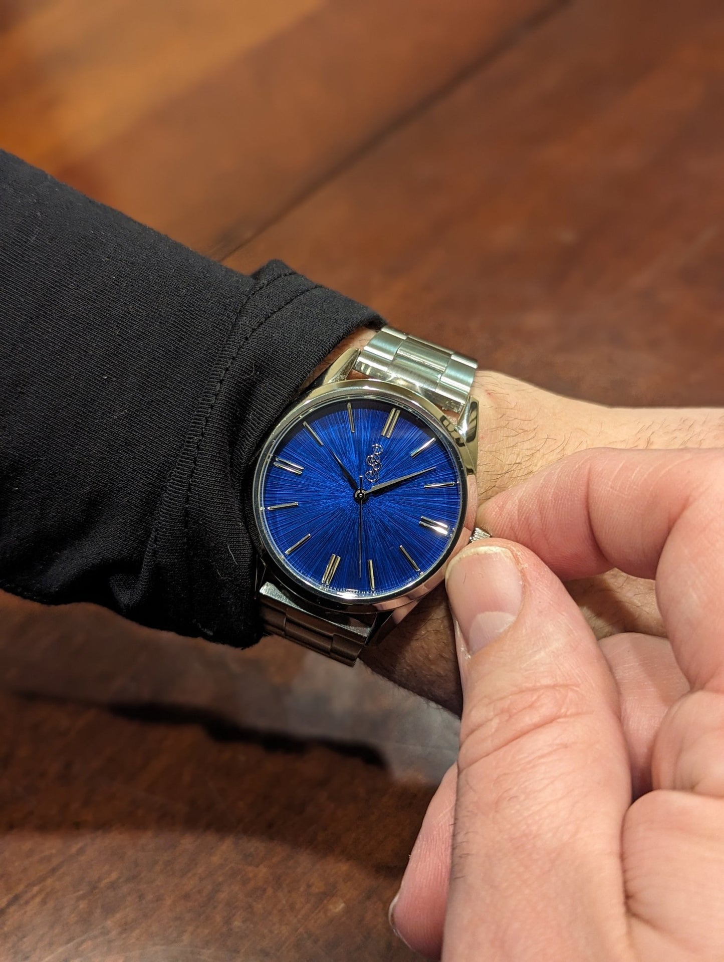 Blue Sunburst Watch With Quick Release Interchangeable Straps - Veloce - The App For Watch Collectors