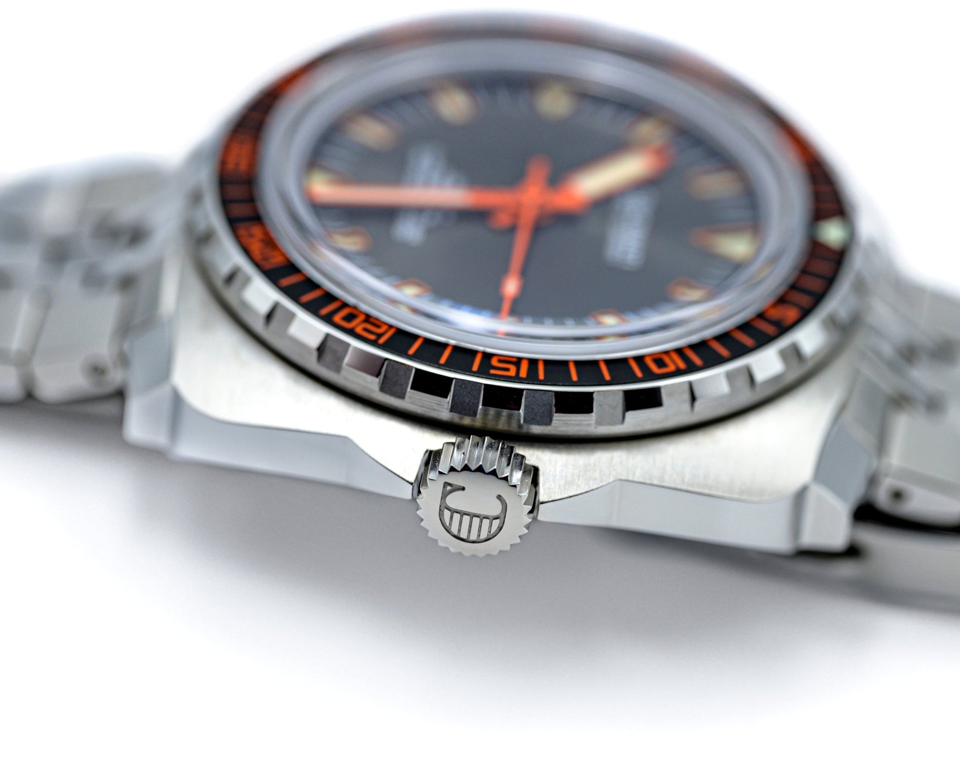 Desk Diver Swiss Professional Dive Watch Black and Orange - Veloce - The App For Watch Collectors