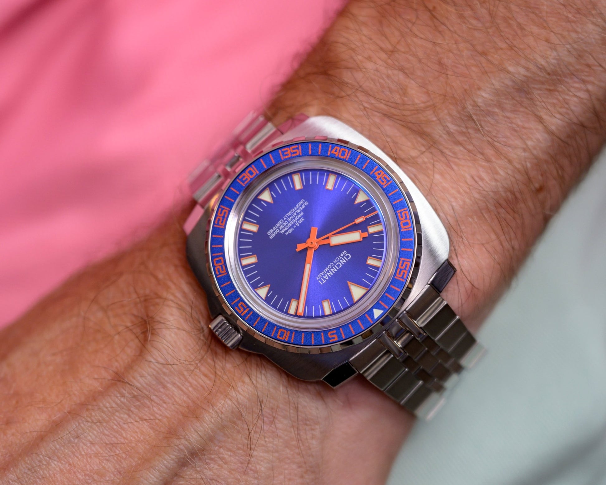 Desk Diver Professional Electric Blue Swiss Heritage - Veloce - The App For Watch Collectors
