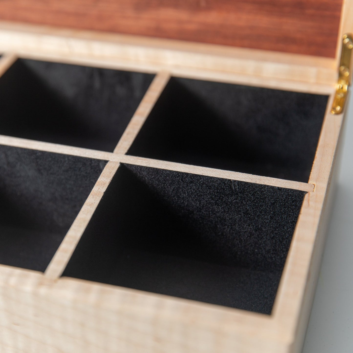 Watch Box Curly Maple Sapele Mahogany 8 Compartments - Veloce - The App For Watch Collectors