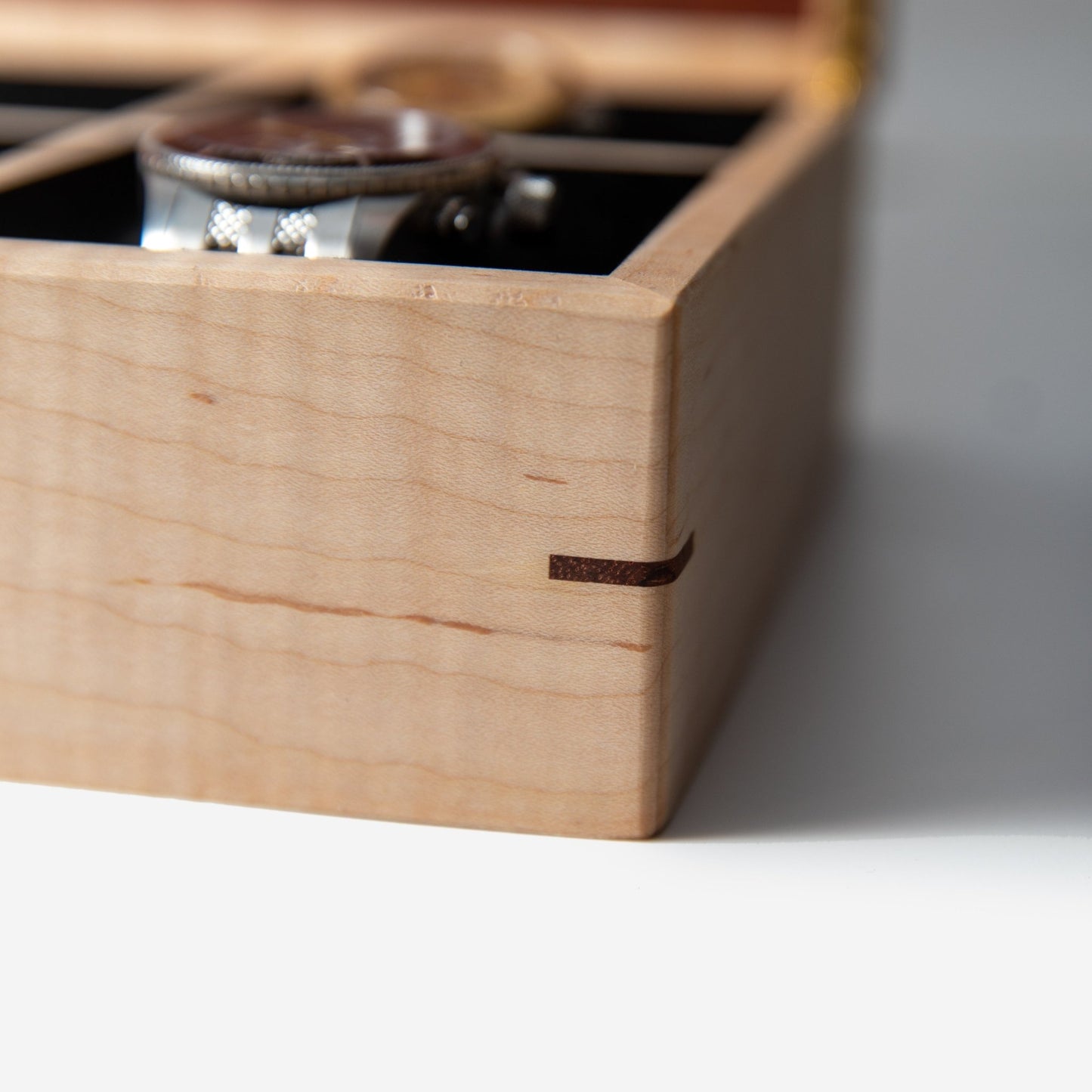 Watch Box Curly Maple Sapele Mahogany 8 Compartments - Veloce - The App For Watch Collectors