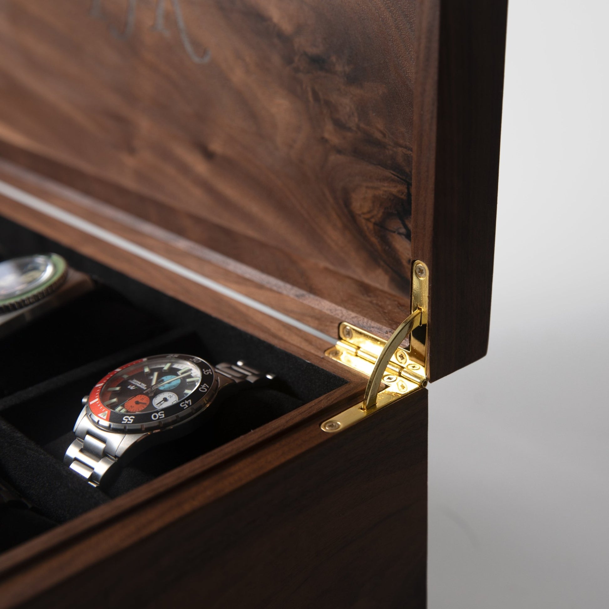 Watch Box With Drawer Black Walnut 12 To 16 Compartments - Veloce - The App For Watch Collectors