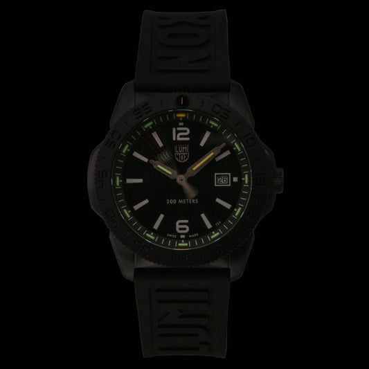 Luminox Pacific Diver Rubber Strap Green Dial Quartz Diver's XS.3137.B 200M Men's Watch