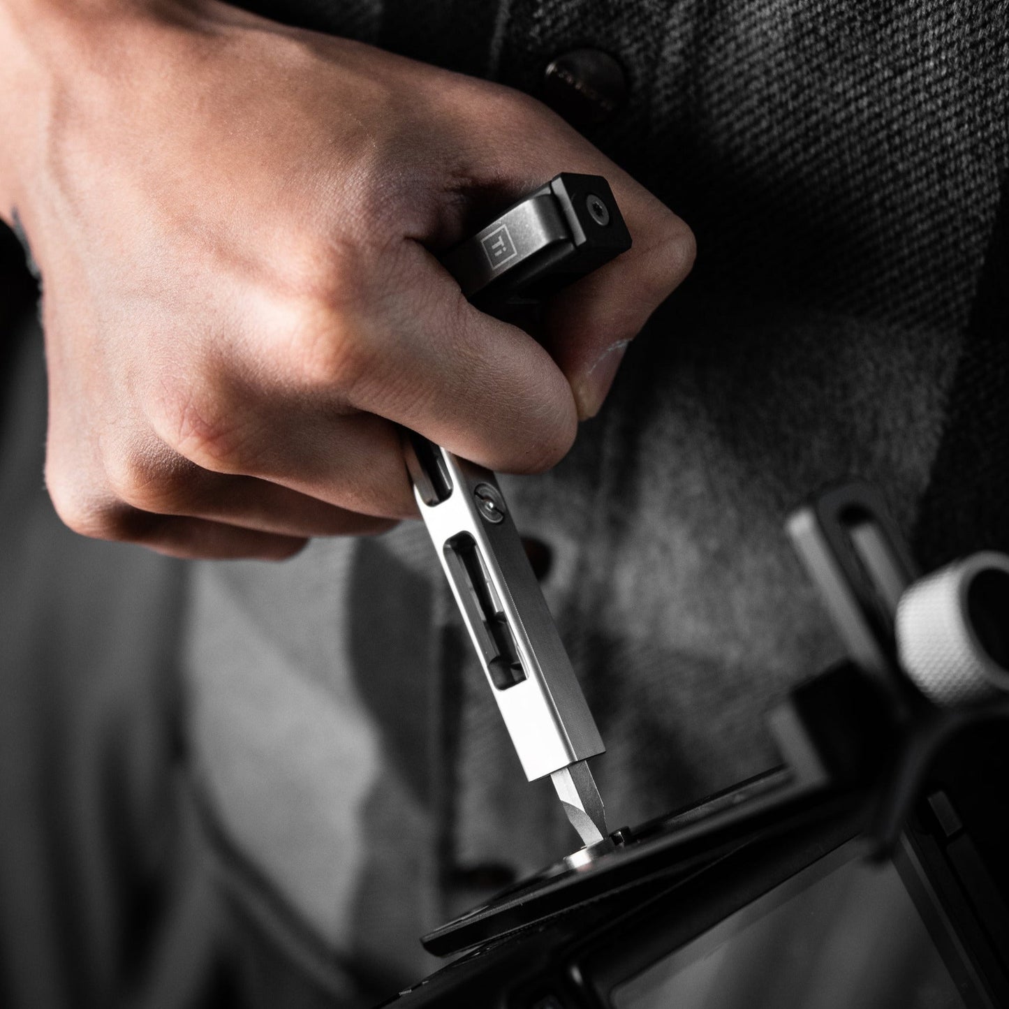 Bit Bar Inline Titanium Screwdriver With Hex Bit Storage - Veloce - The App For Watch Collectors