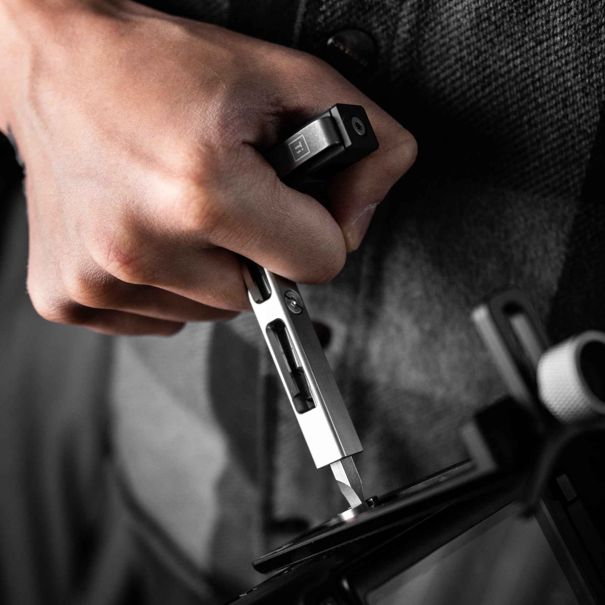 Bit Bar Inline Titanium Screwdriver With Hex Bit Storage - Veloce - The App For Watch Collectors